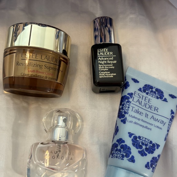 Estee Lauder makeup Bag / products.  NWT - Picture 2 of 14